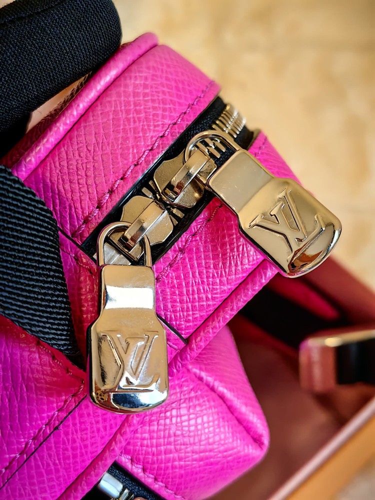 Original Lv Outdoor massanger - 10