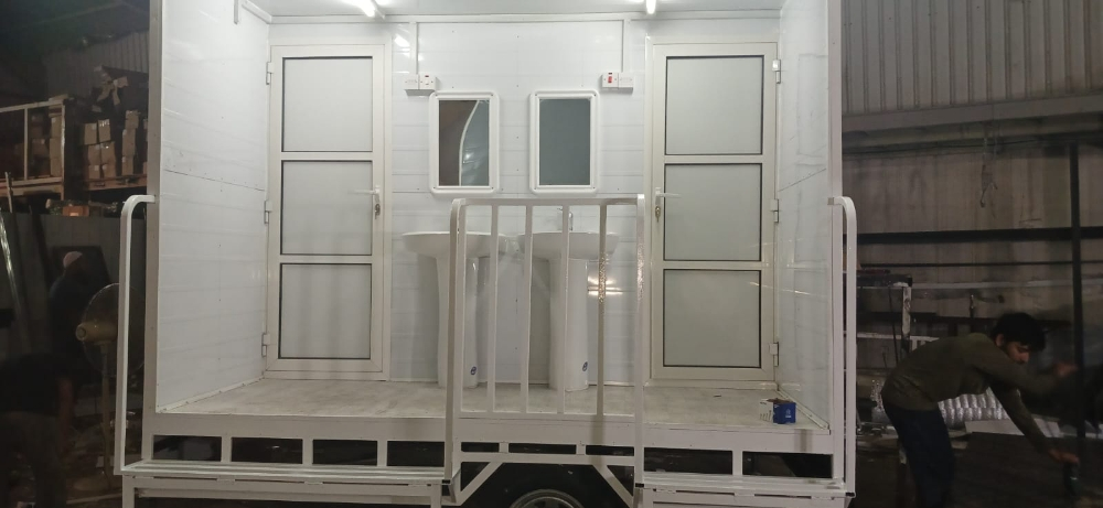 Caravan,Cabin, kitchen & toilet - 9