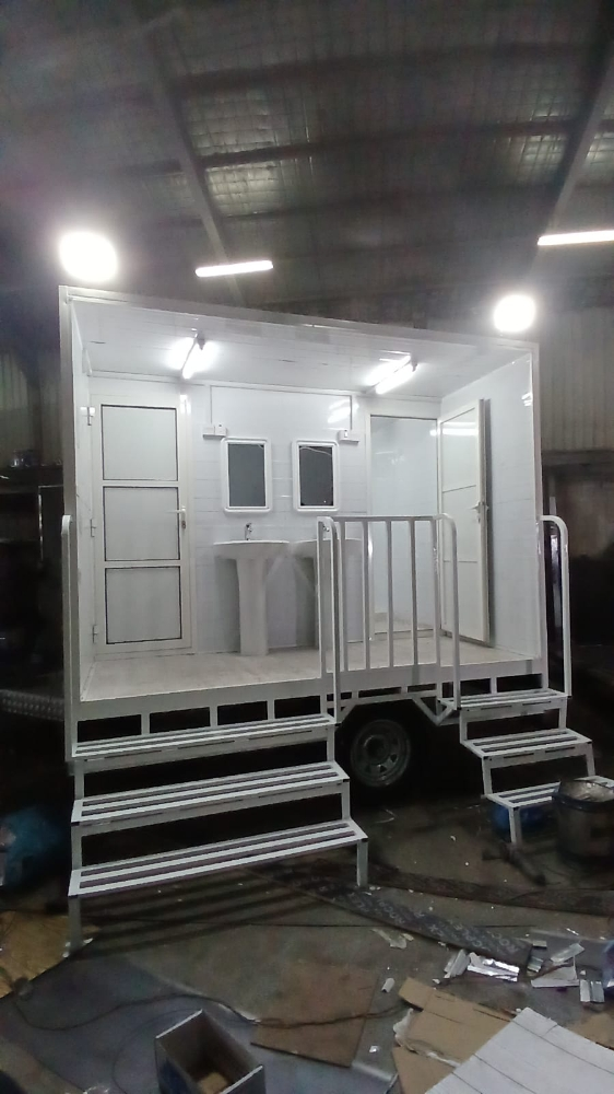 Caravan,Cabin, kitchen & toilet - 8