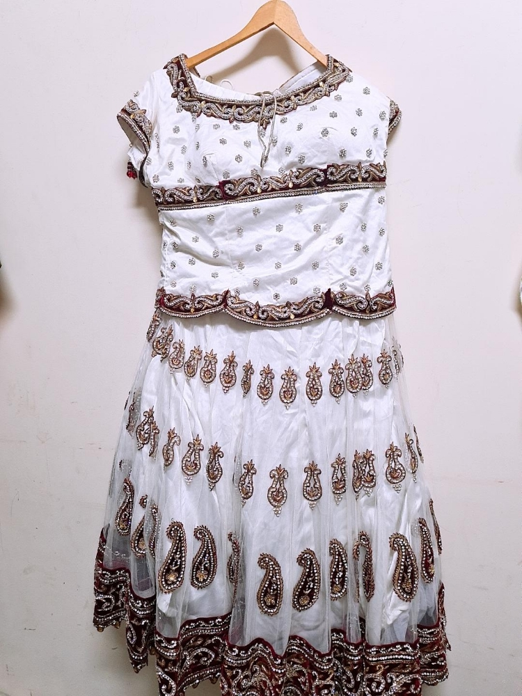 Clean wedding dress - 1