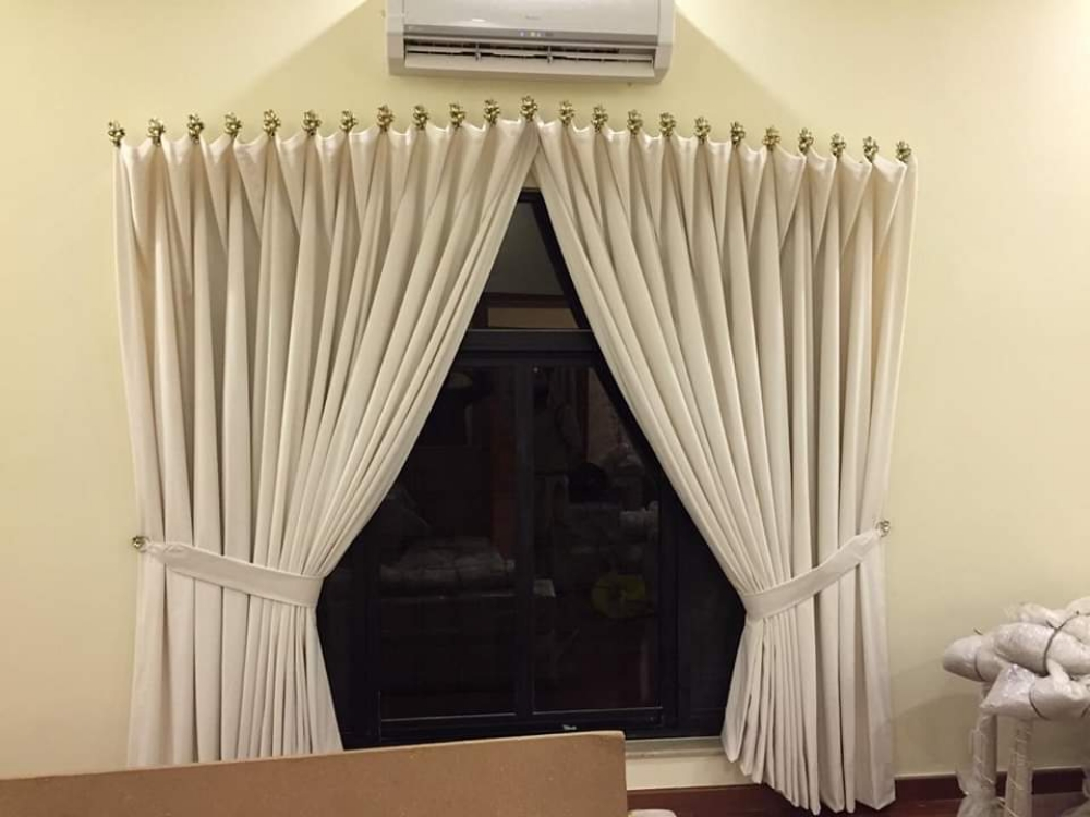 Curtain - 10