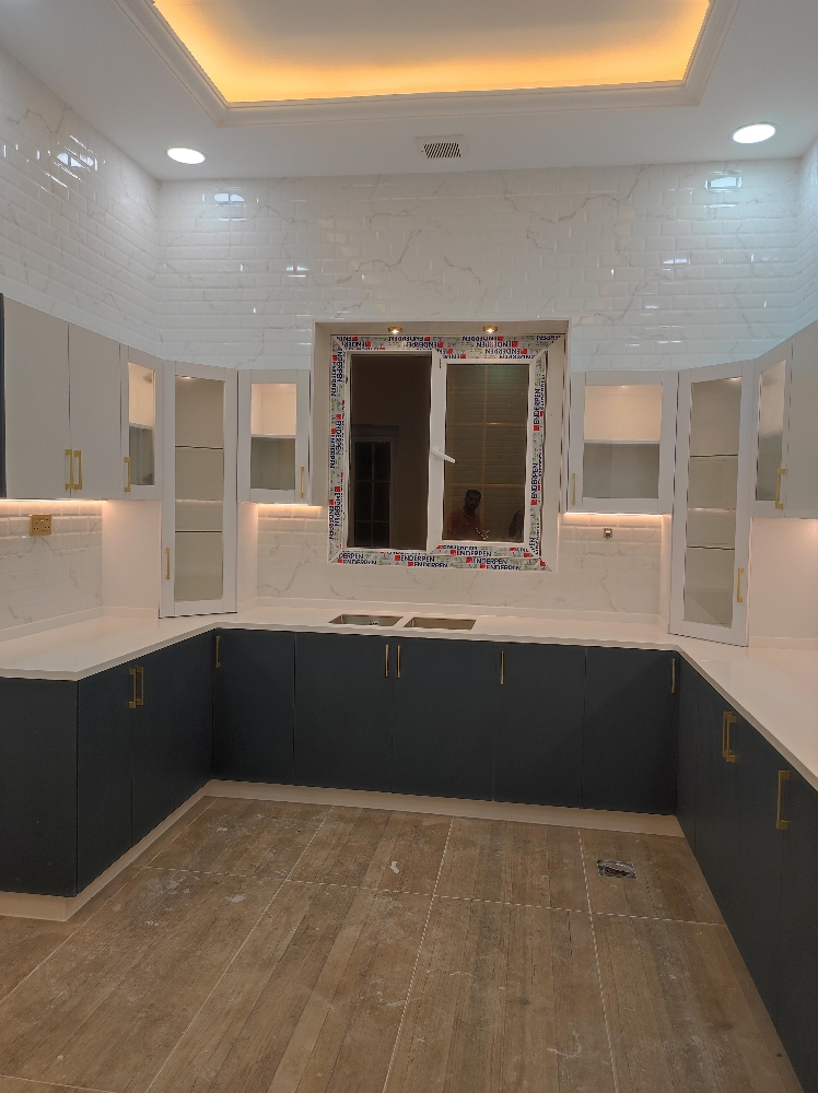 Wardrobes, kitchens and decoratio - 12