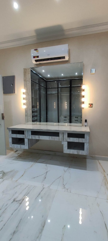 Wardrobes, kitchens and decoratio - 13