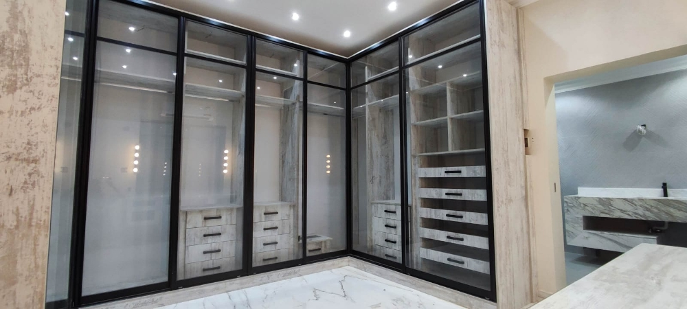 Wardrobes, kitchens and decoratio - 3