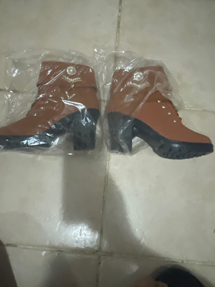 أحذية نسائية جديدة مو مستعملة  - 1