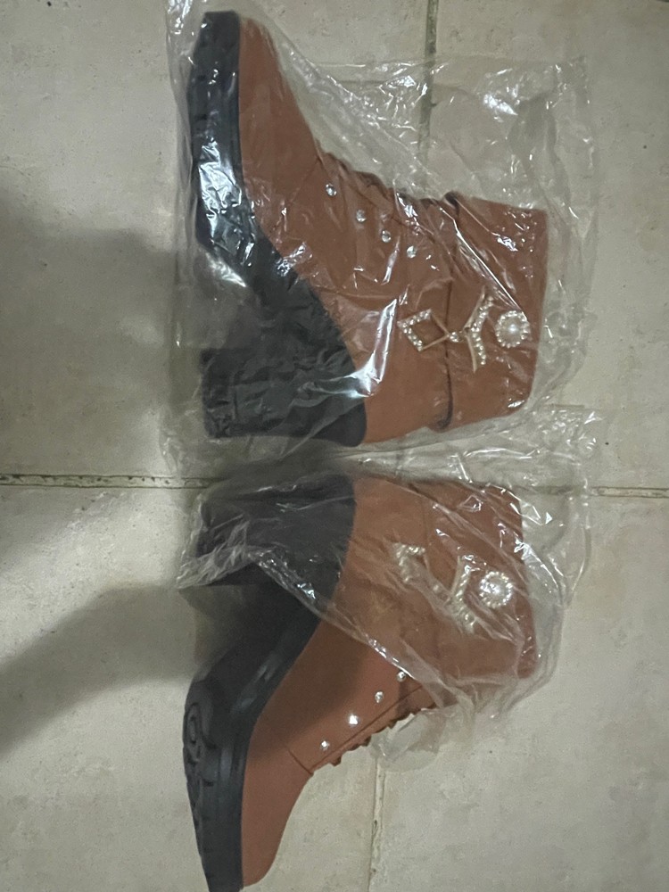 أحذية نسائية جديدة مو مستعملة  - 2