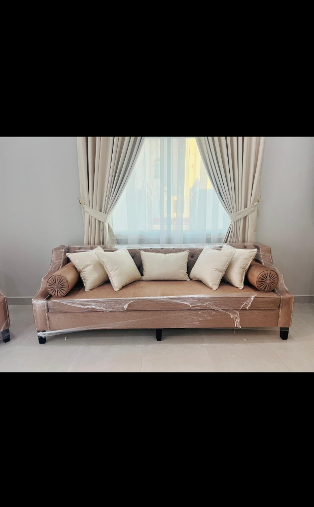 Sofas and furniture. - 1