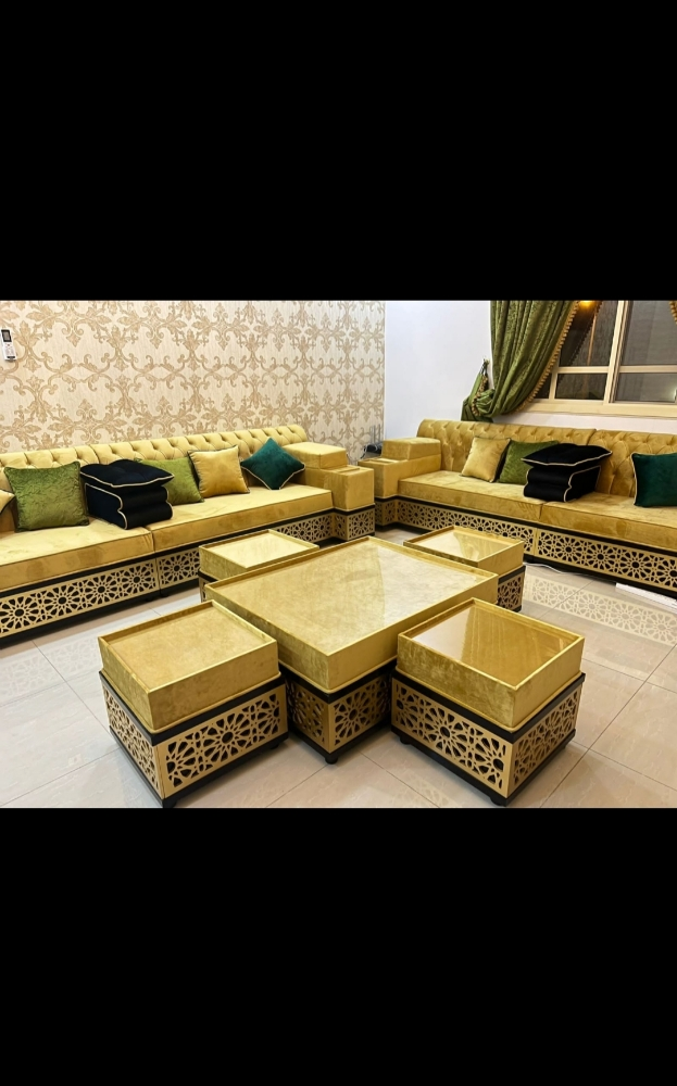 Sofas and furniture. - 5