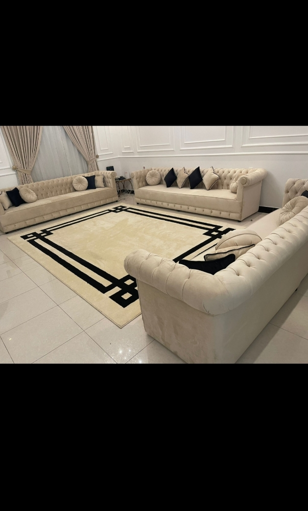 Sofas and furniture. - 2