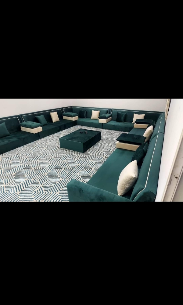 Sofas and furniture. - 4