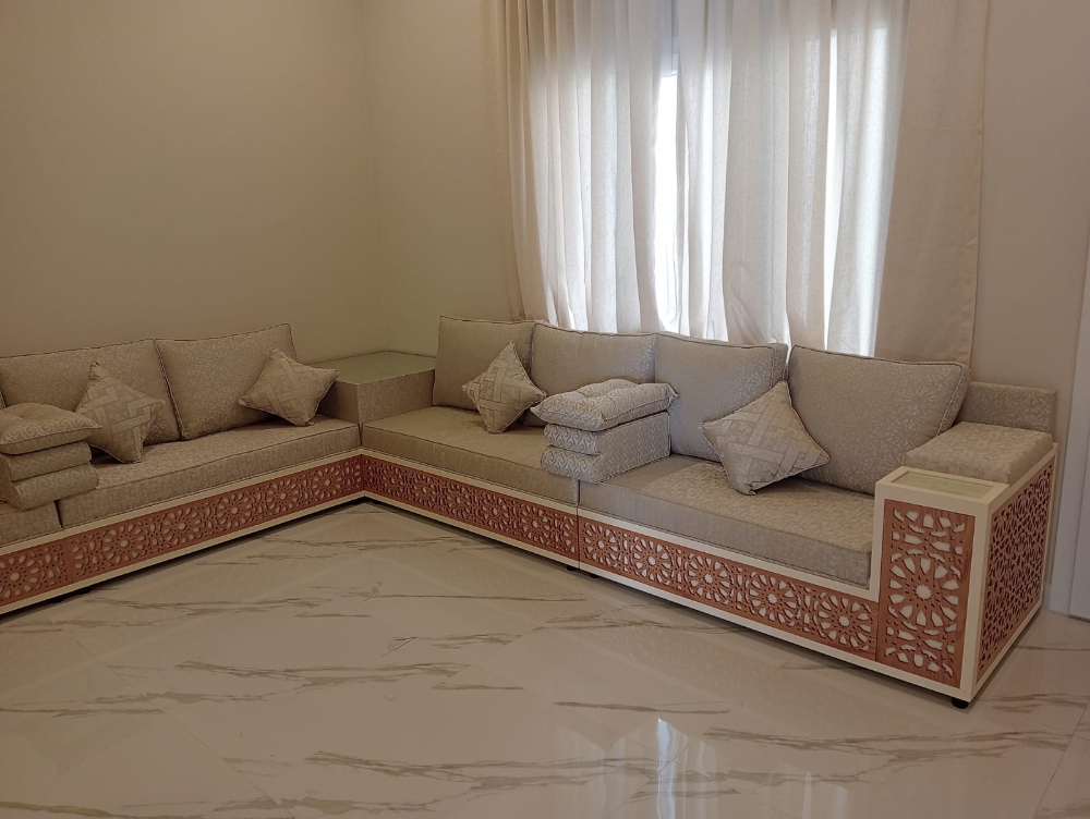 Sofas and furniture. - 7