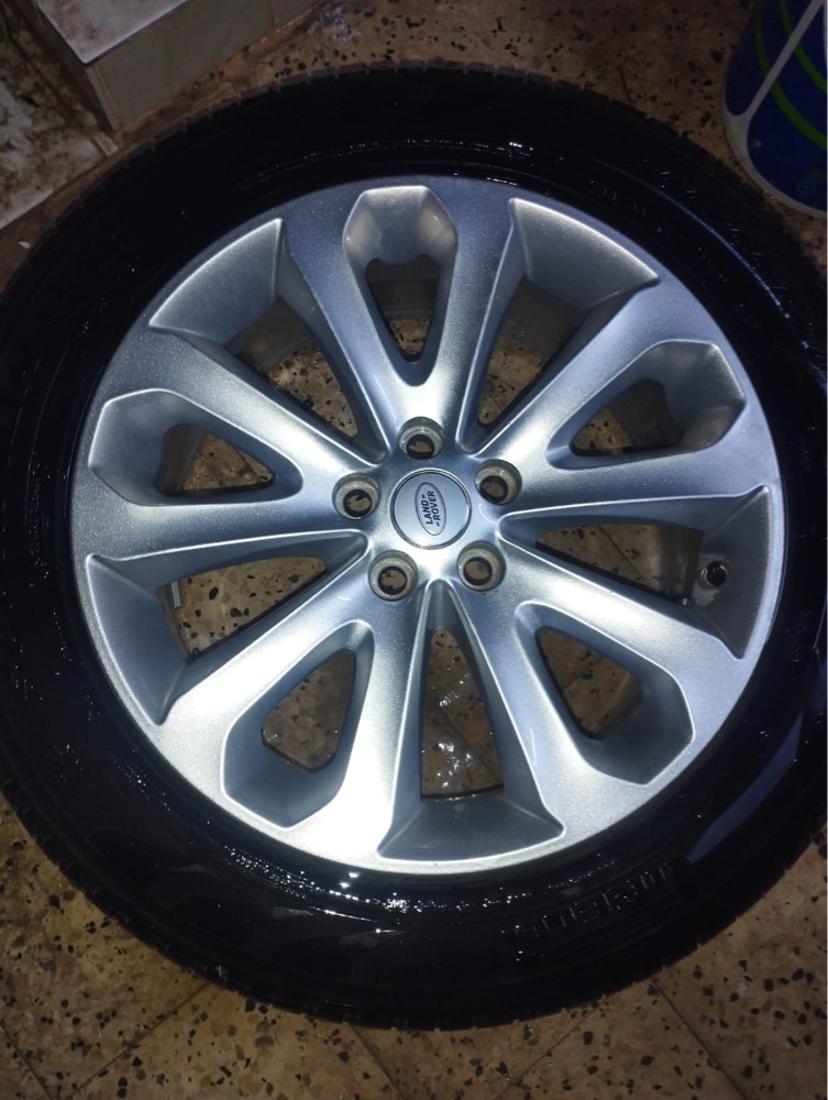 Rang Rover Aloy wheel 255/55/20 - 5