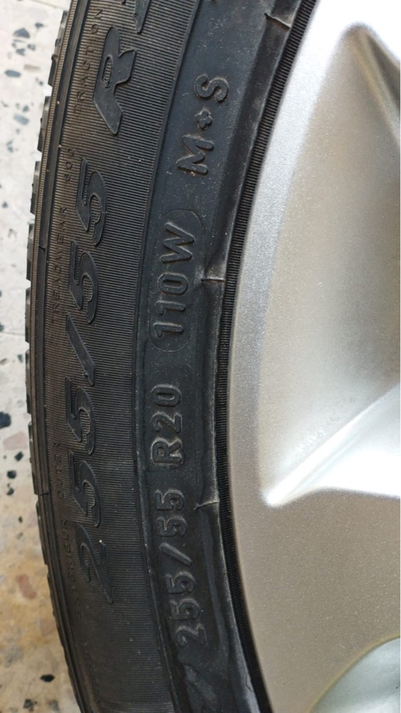 Rang Rover Aloy wheel 255/55/20 - 1
