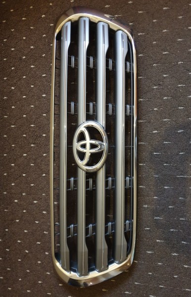 LAND CRUISER GRILL (2008 - 2015) - 1
