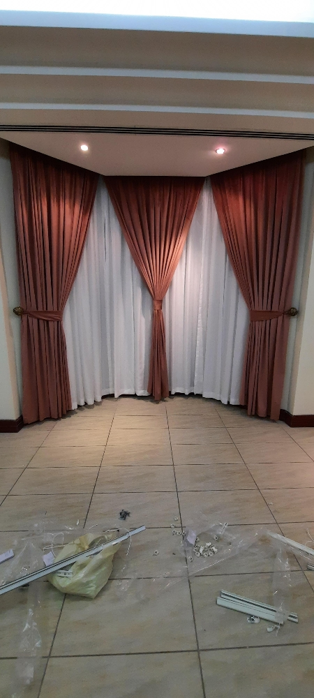 curtains and carper sofa wallpaper - 21