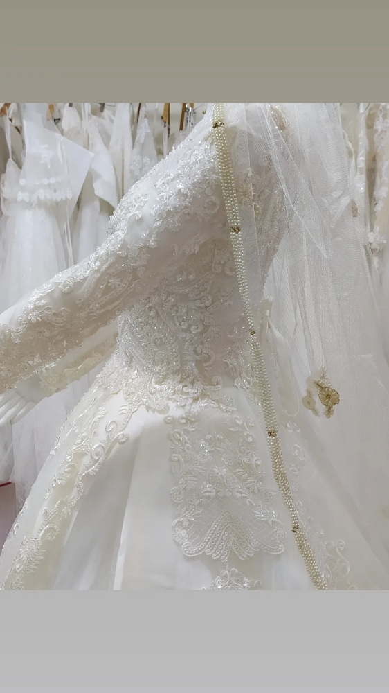 Brand new luxury wedding gown for - 1