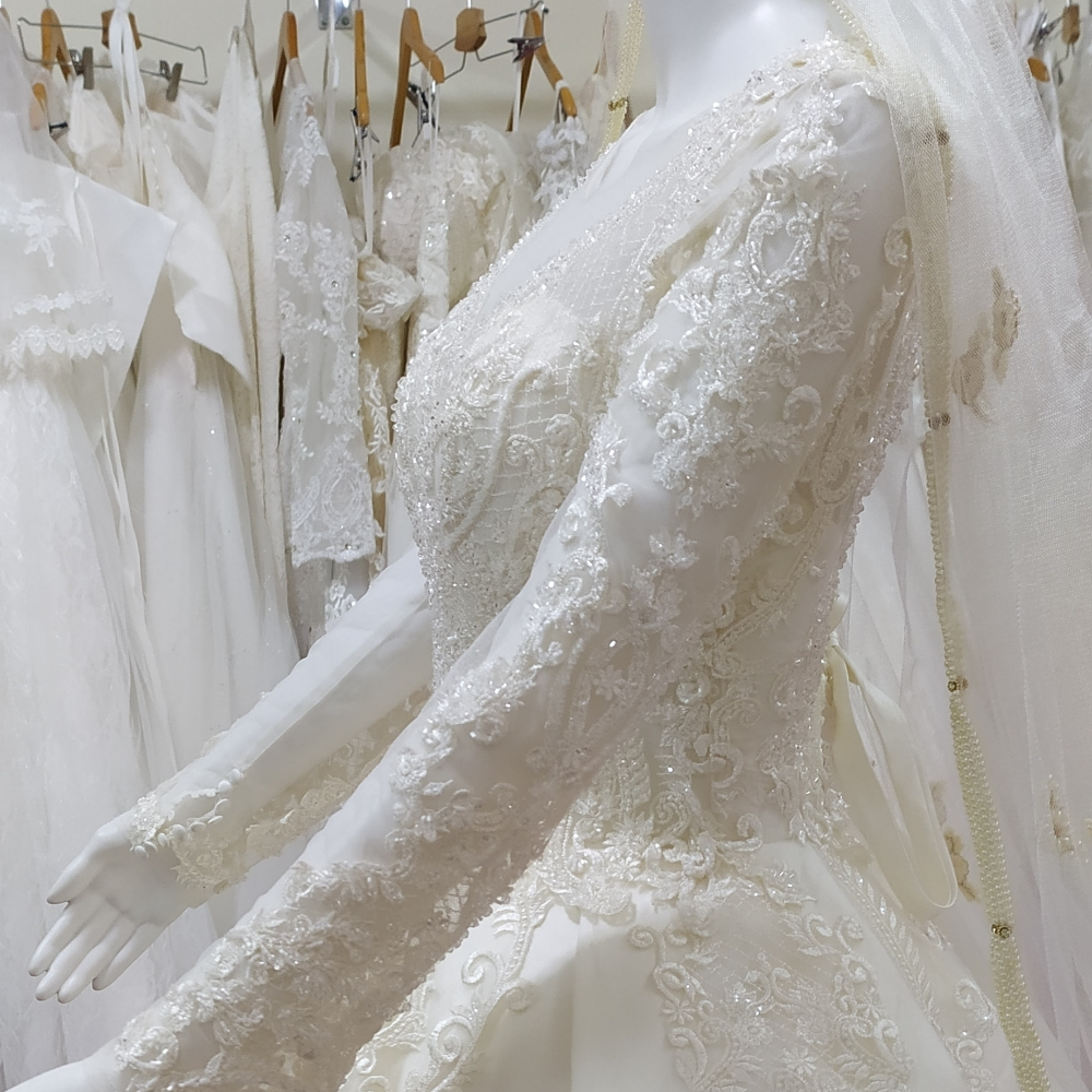 Brand new luxury wedding gown for - 5