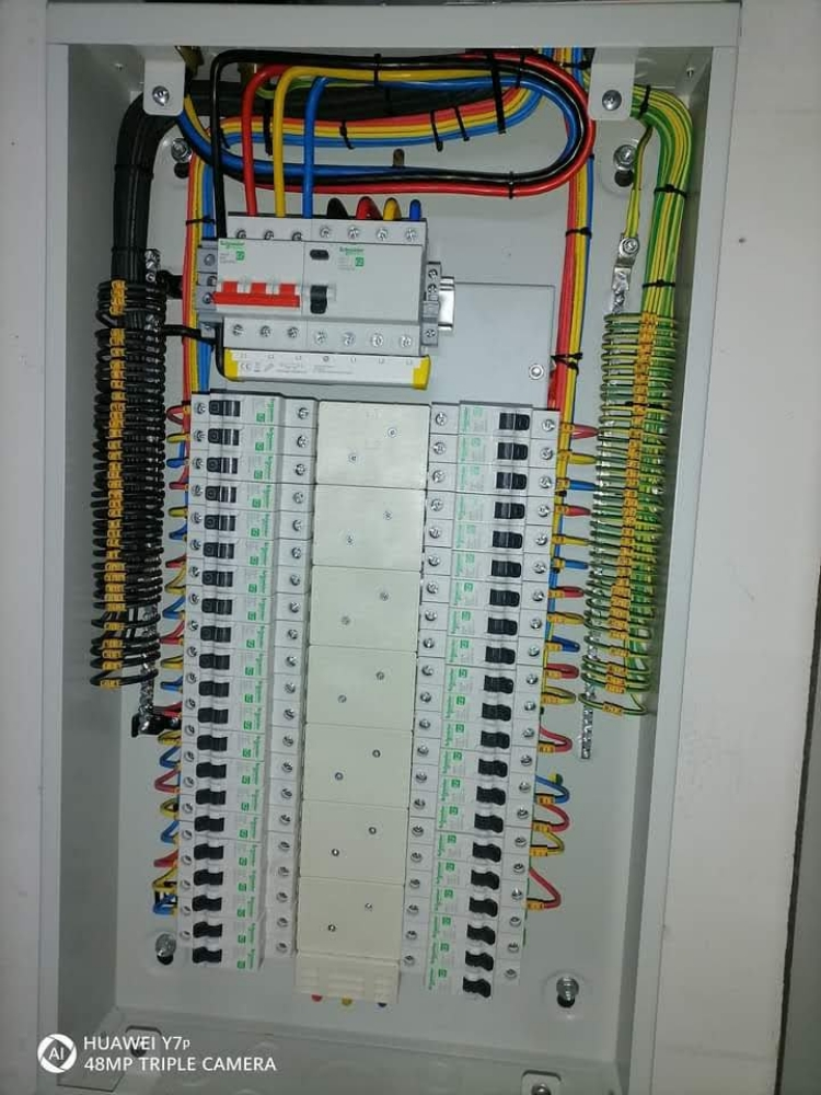 نقوم بجميع اعما ل خدمات الصيانة ل - 3