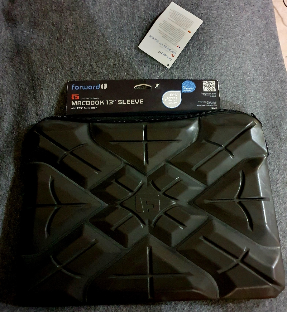 G-Form Extreme Sleeve 13-inch lap - 1