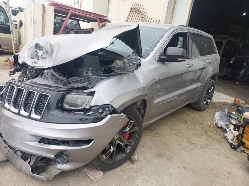 jeep grand Cherokee srt scrap - 7