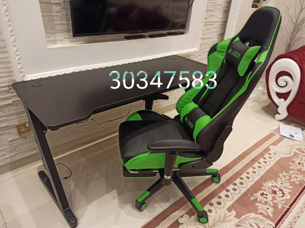 gaming chair and table - 3