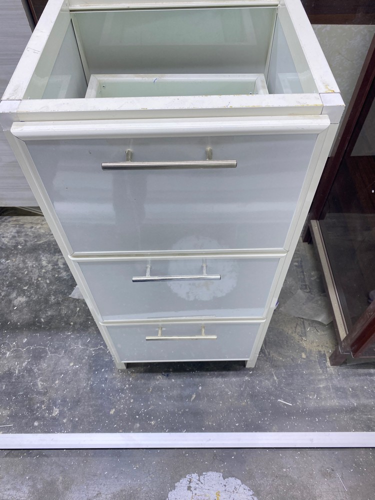 New 3drawers cabinet. - 1