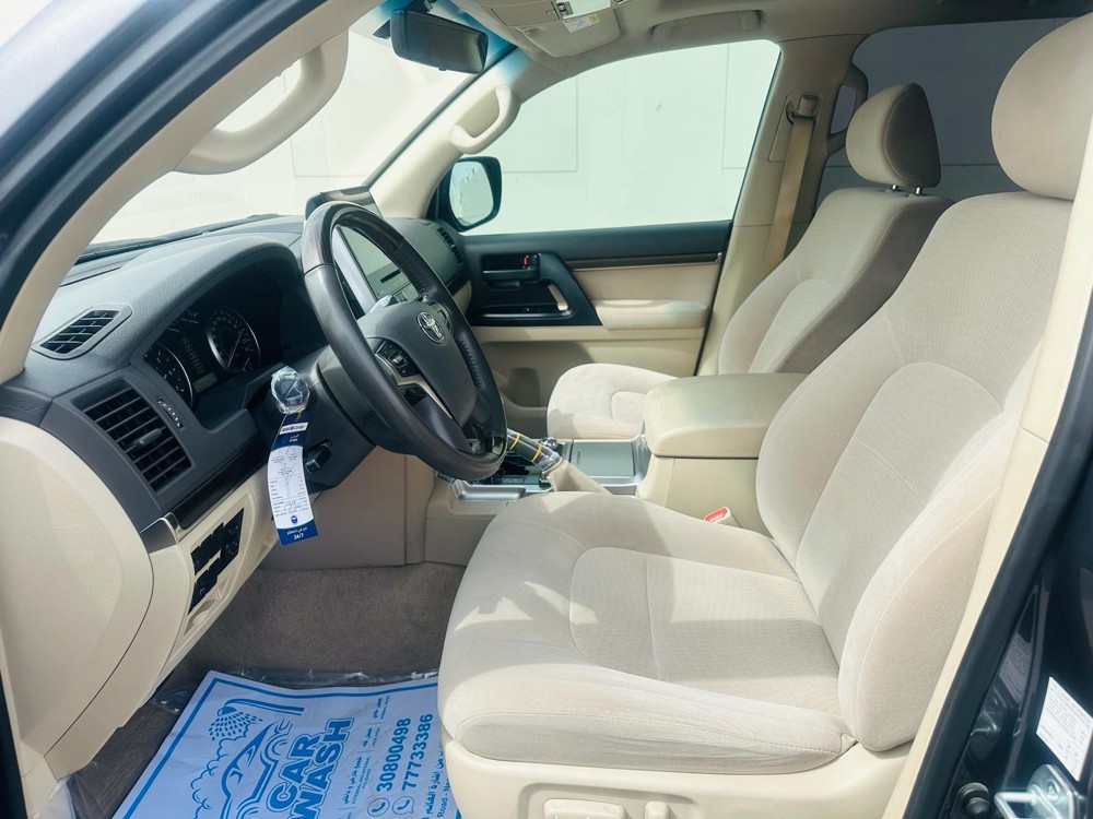 Land Cruiser 2020 Black edition  - 11