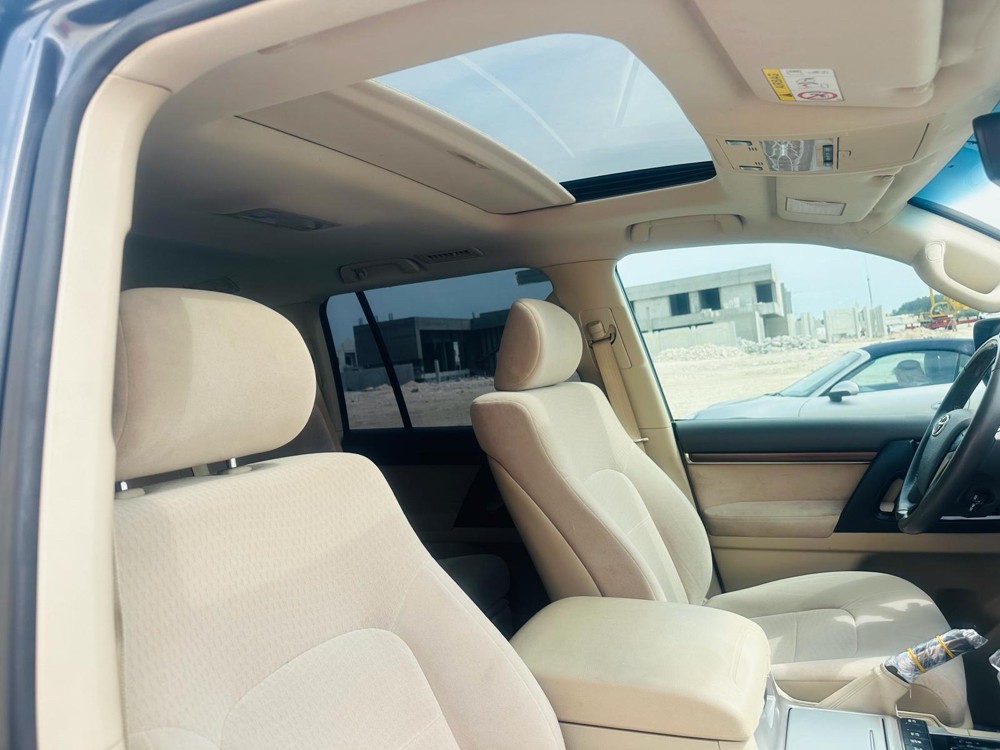 Land Cruiser 2020 Black edition  - 12