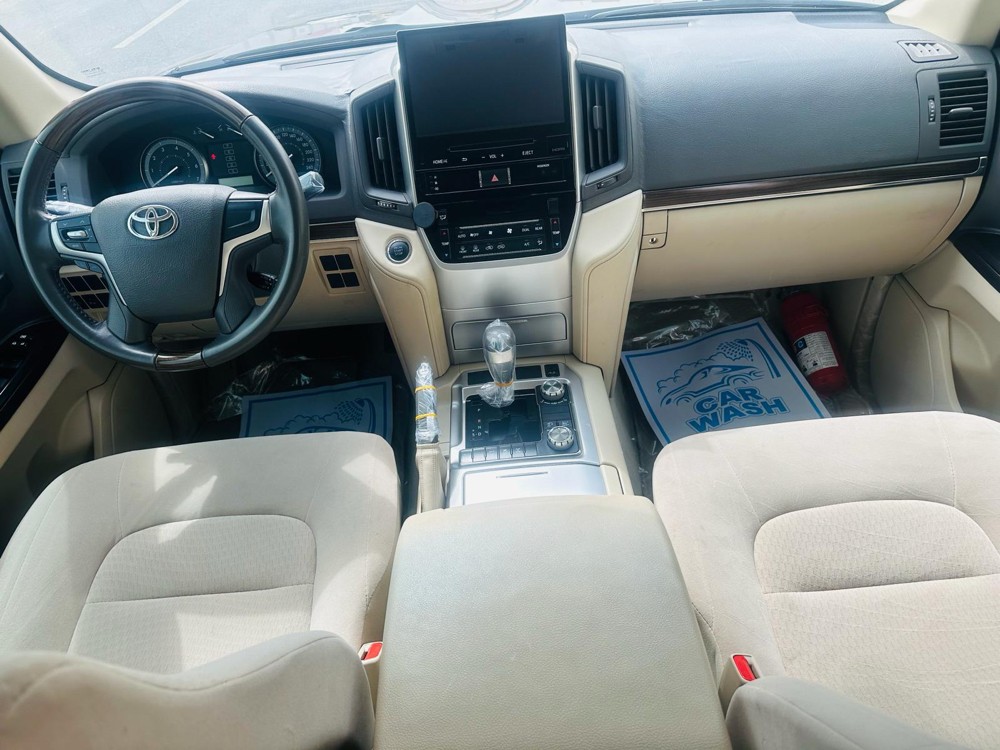 Land Cruiser 2020 Black edition  - 13