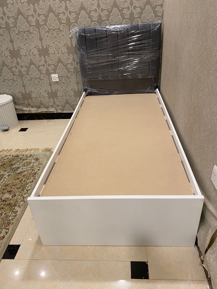 single bed(90cm x 190cm)available - 1