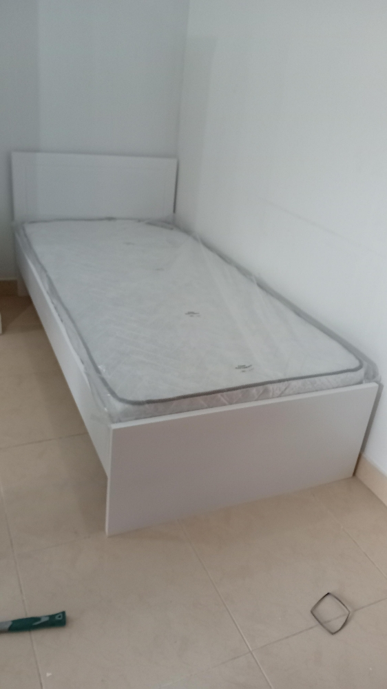 single bed(90cm x 190cm)available - 3