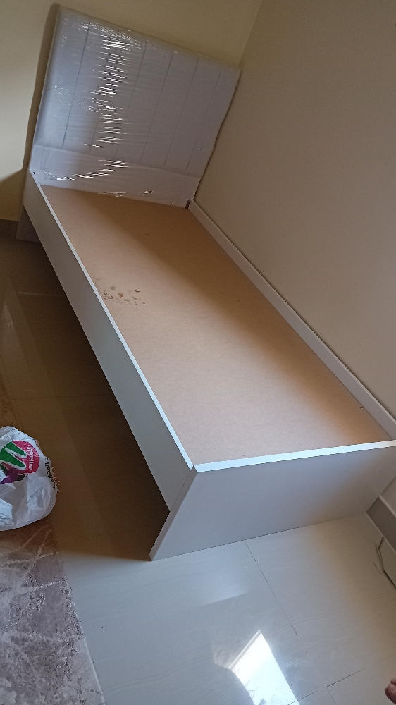 single bed(90cm x 190cm)available - 2