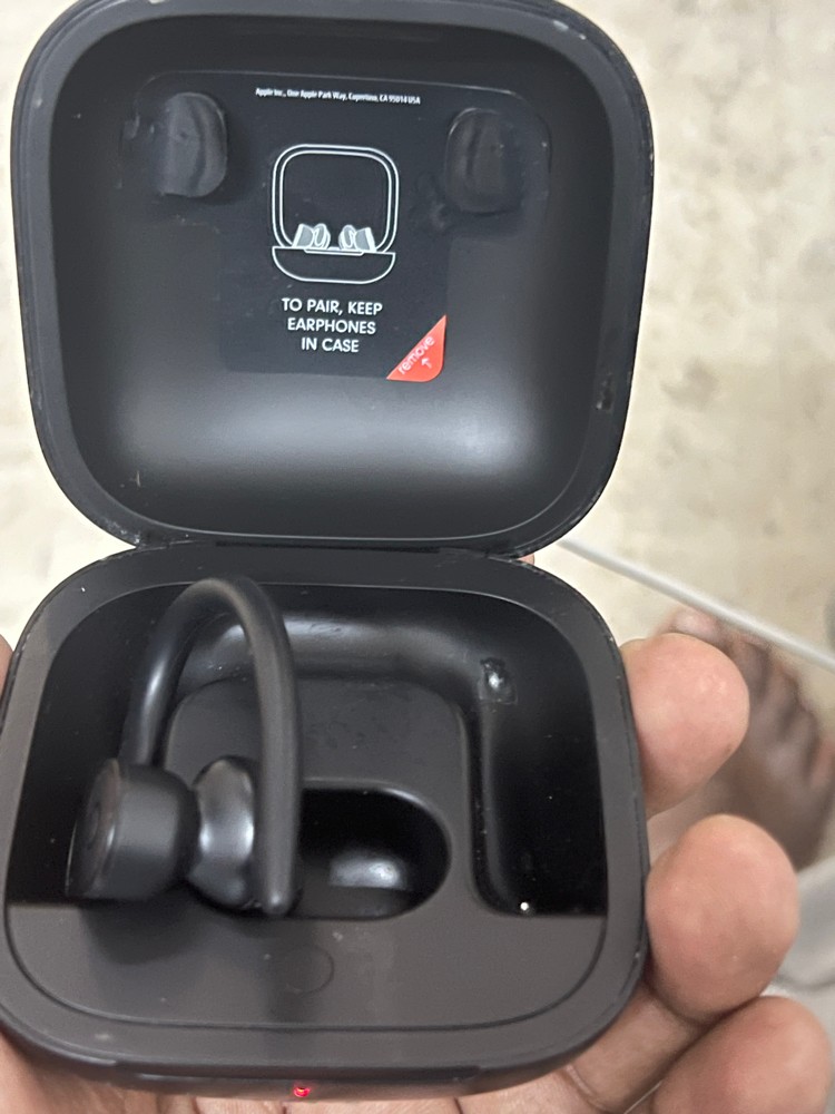 power Beats Pro only left side - 1