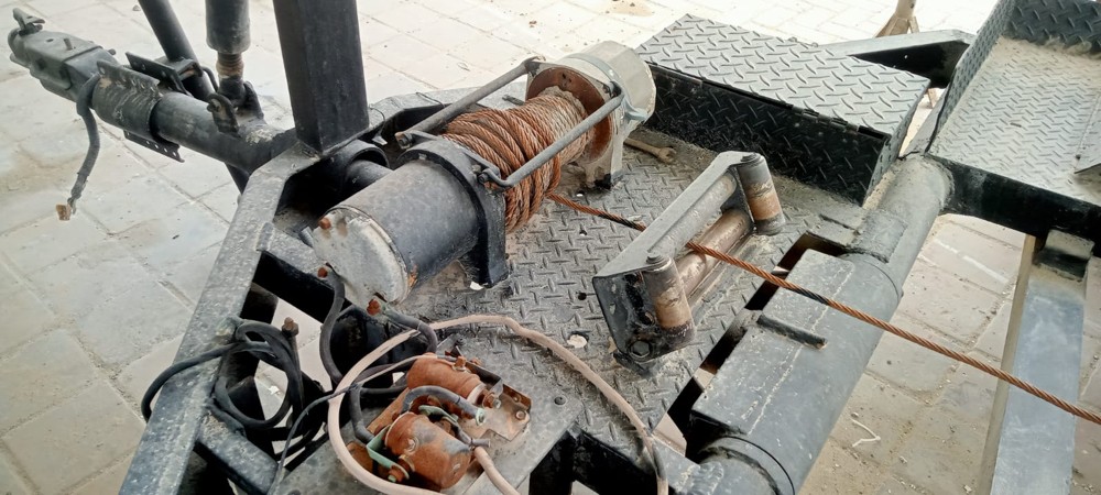 سطحة لسيارات مع ونش بحالة ممتازة - 5