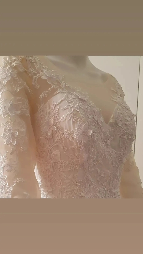 Brand new wedding gown for sale - 7