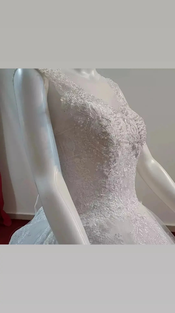 Brand new wedding gown for sale - 10