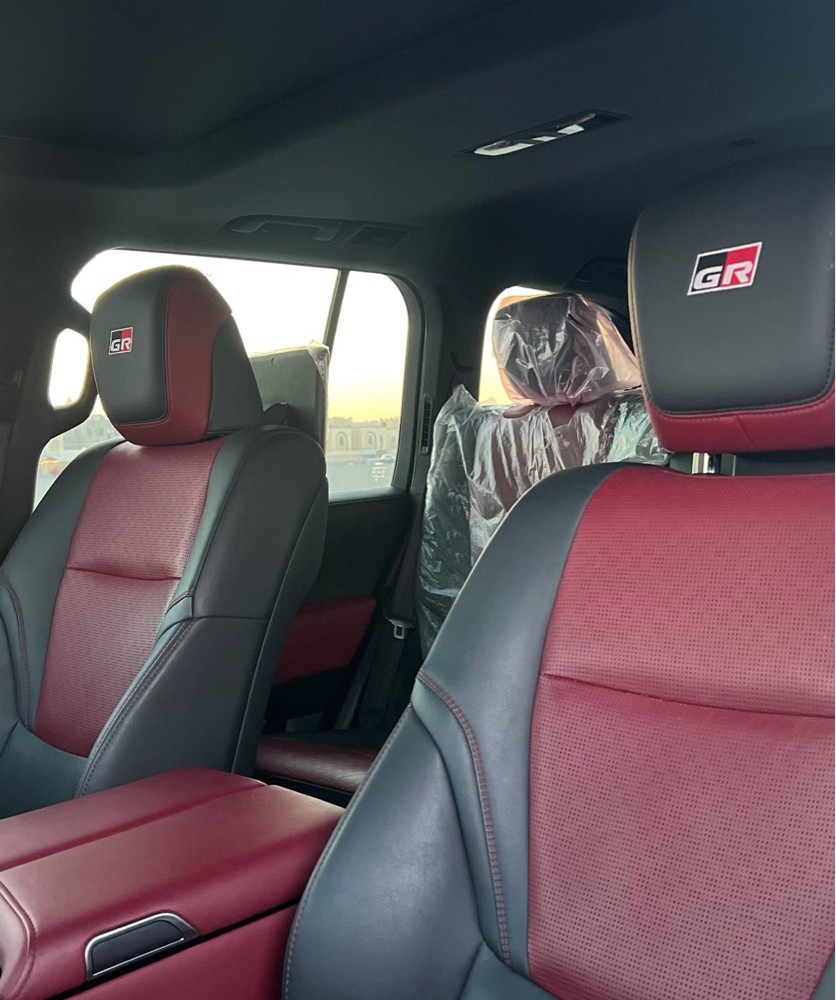 Toyota Land Cruiser GR for rent - 5