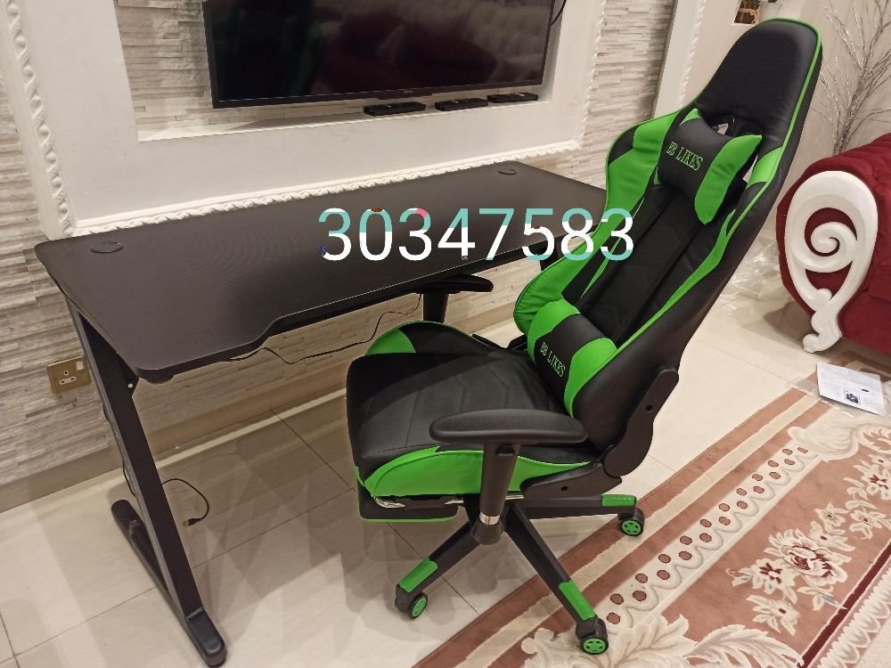 gaming chair and table - 4