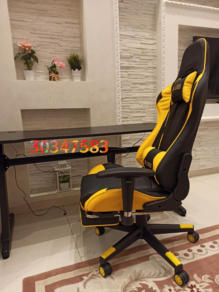 gaming chair and table - 5