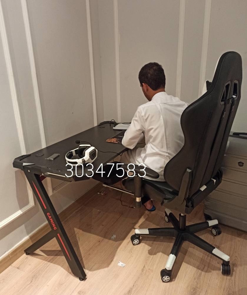 gaming chair and table - 2