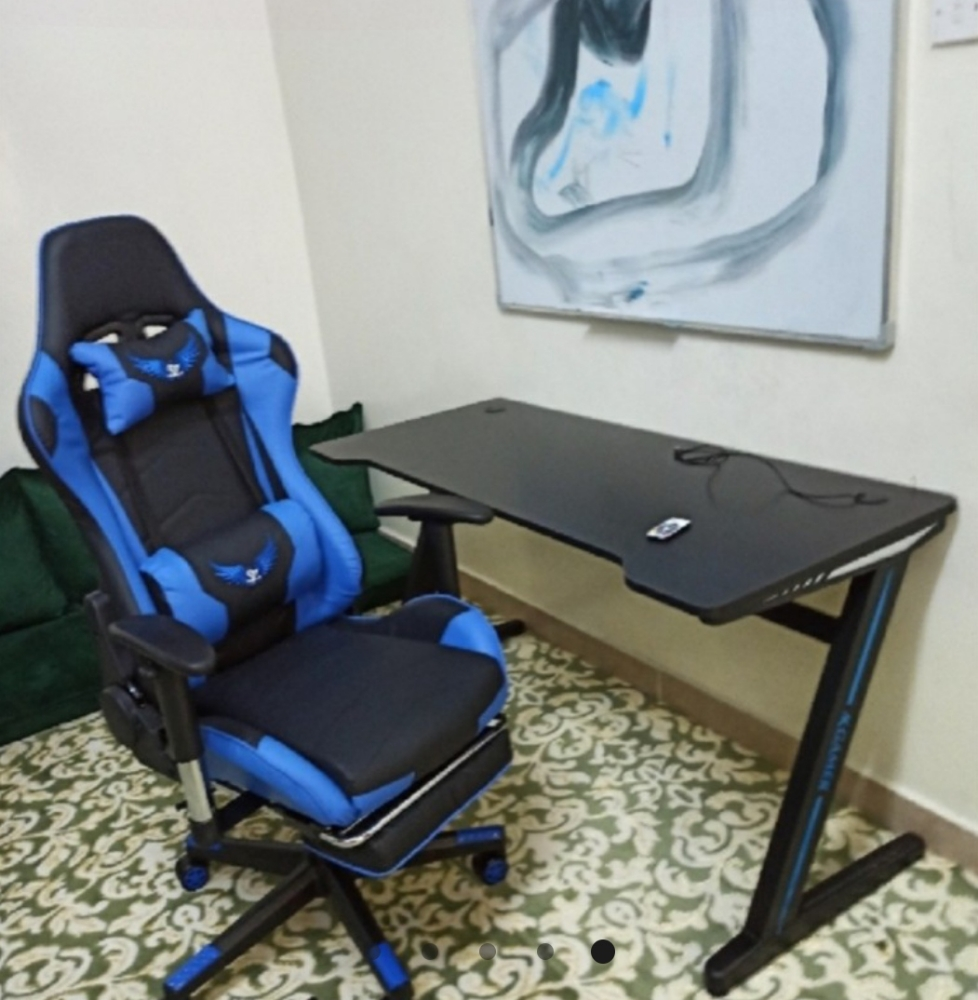 gaming chair and table - 7