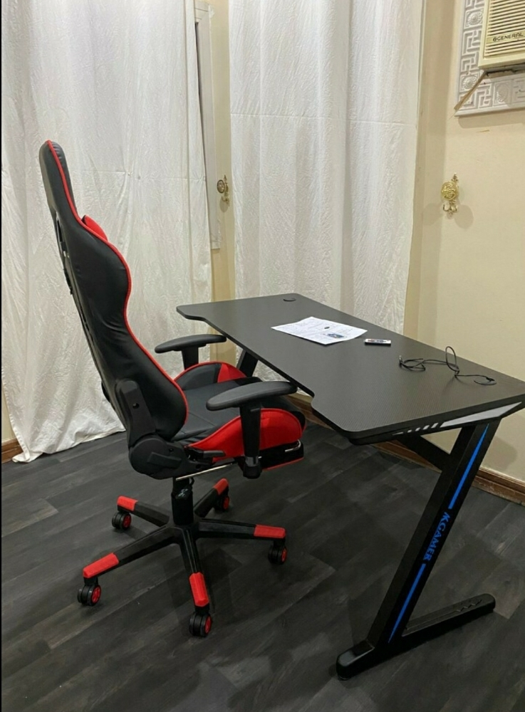 gaming chair and table - 1