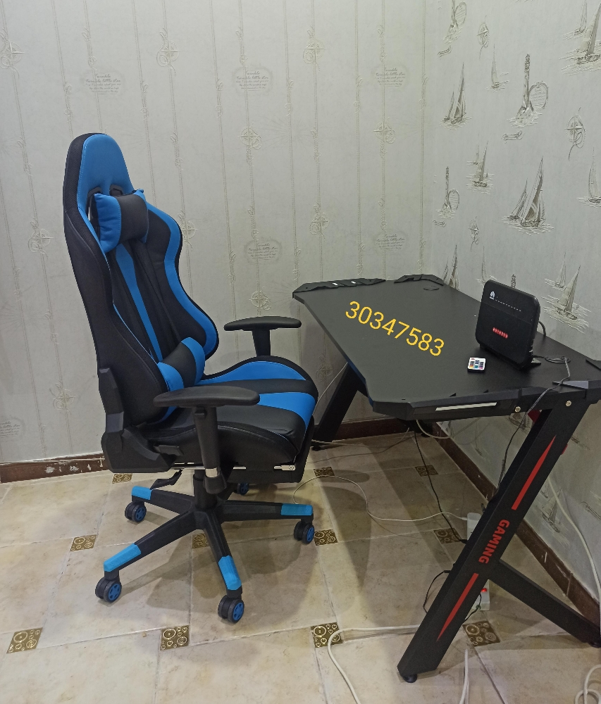 gaming chair and table - 3