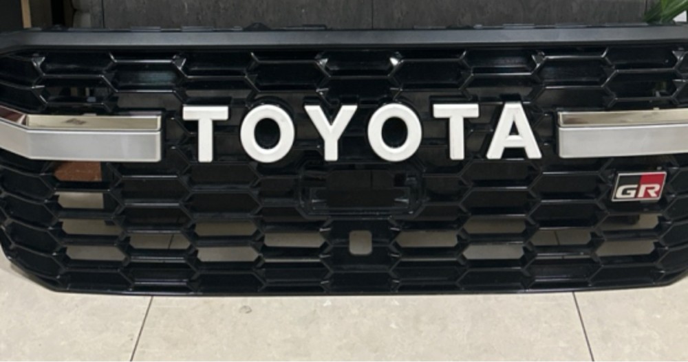 Land Cruiser front grille - 1