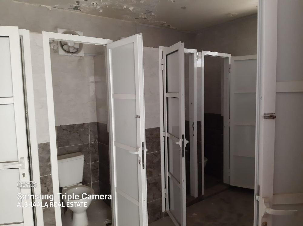 90 Rooms and 1000 sqm store - 2