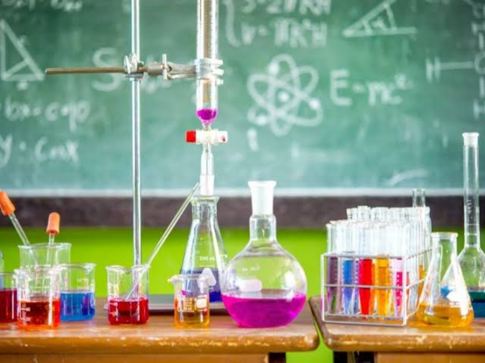 أستاذ كيمياء (جامعة) - 2