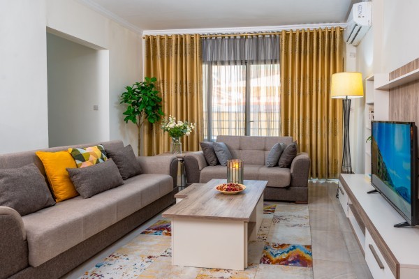SPACIOUS 2 BD APARTMENT - FF - 2