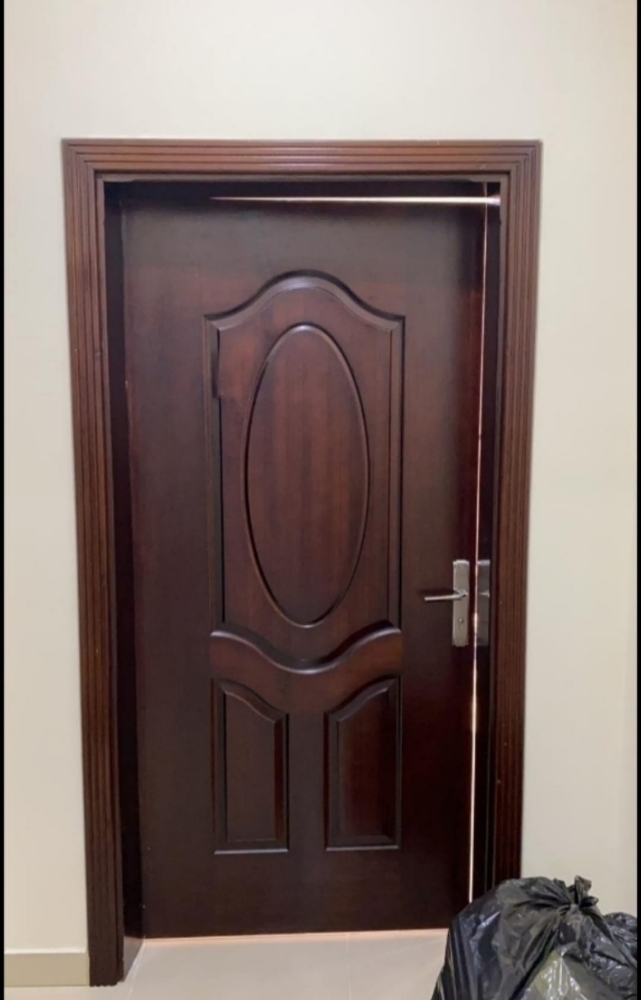 Door and lock carpenter - 9