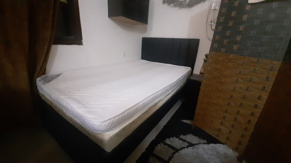 120x200 bed with medical mattres - 2