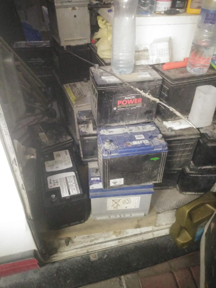 buy scrap batteries that do not - 1